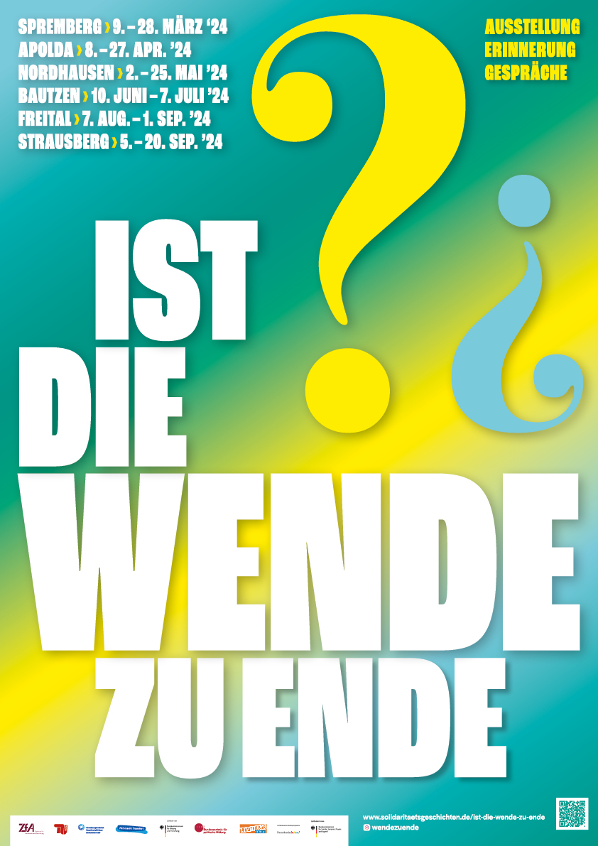Plakat mit großem gelbem Fragezeichen und weißer Schrift 'IST DIE WENDE ZU ENDE' vor blau-gelbem Verlauf, oben links Termine von März bis September 2024, oben rechts die Worte 'AUSSTELLUNG ERINNERUNG GESPRÄCHE'